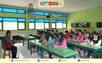 SMPN 1 Ngadiluwih Gelar Kegiatan Pesekutuan Doa Siswa Kristen-Katolik